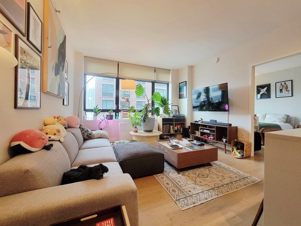 44-28 Purves Street - Photo 1