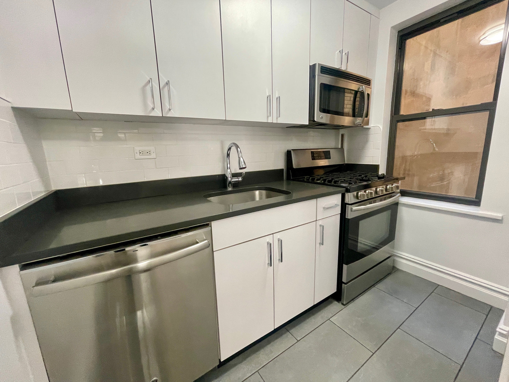 East 38th Street - Photo 3
