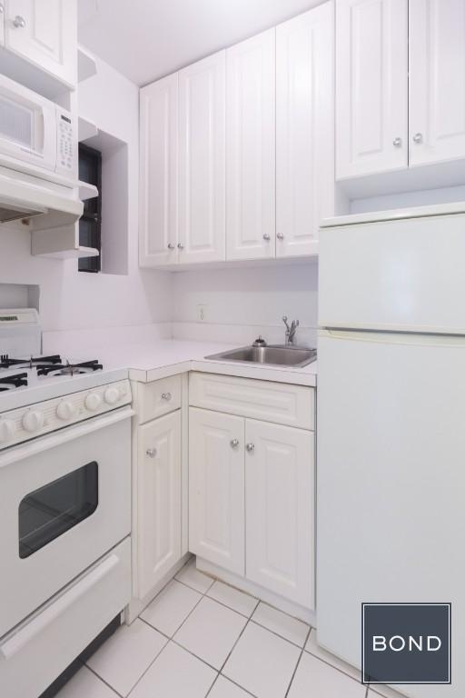 523 East 85th Street - Photo 2