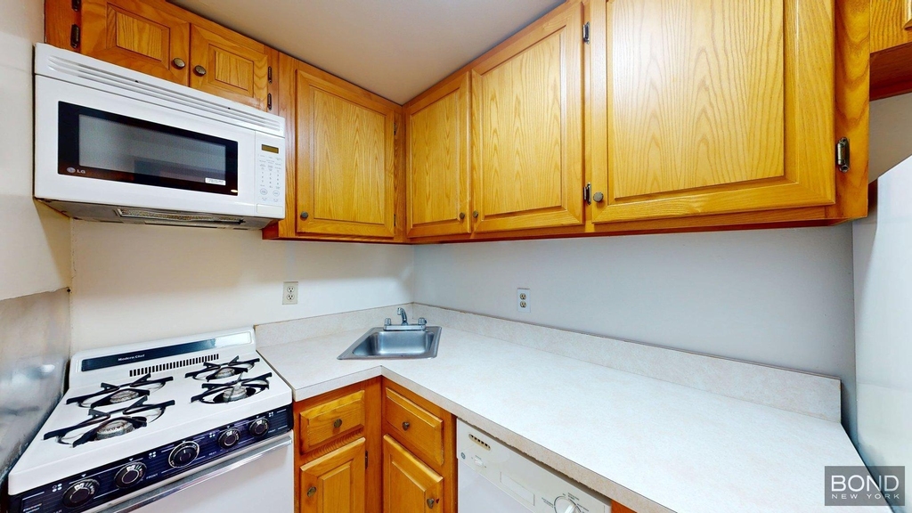 70 West 87th Street - Photo 1
