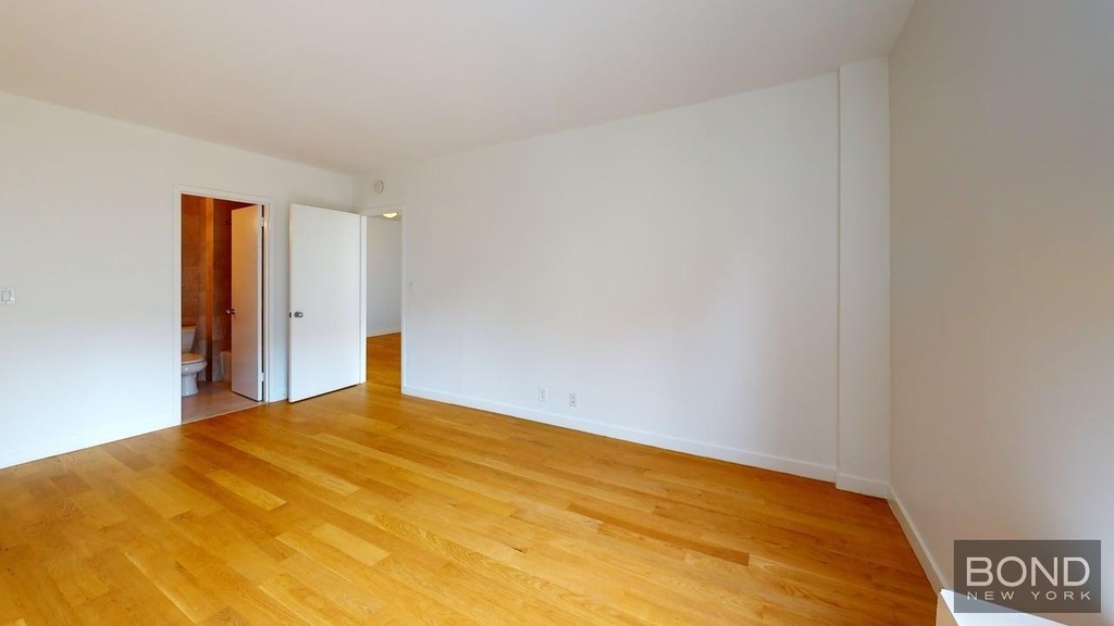 West 87th Street - Photo 10