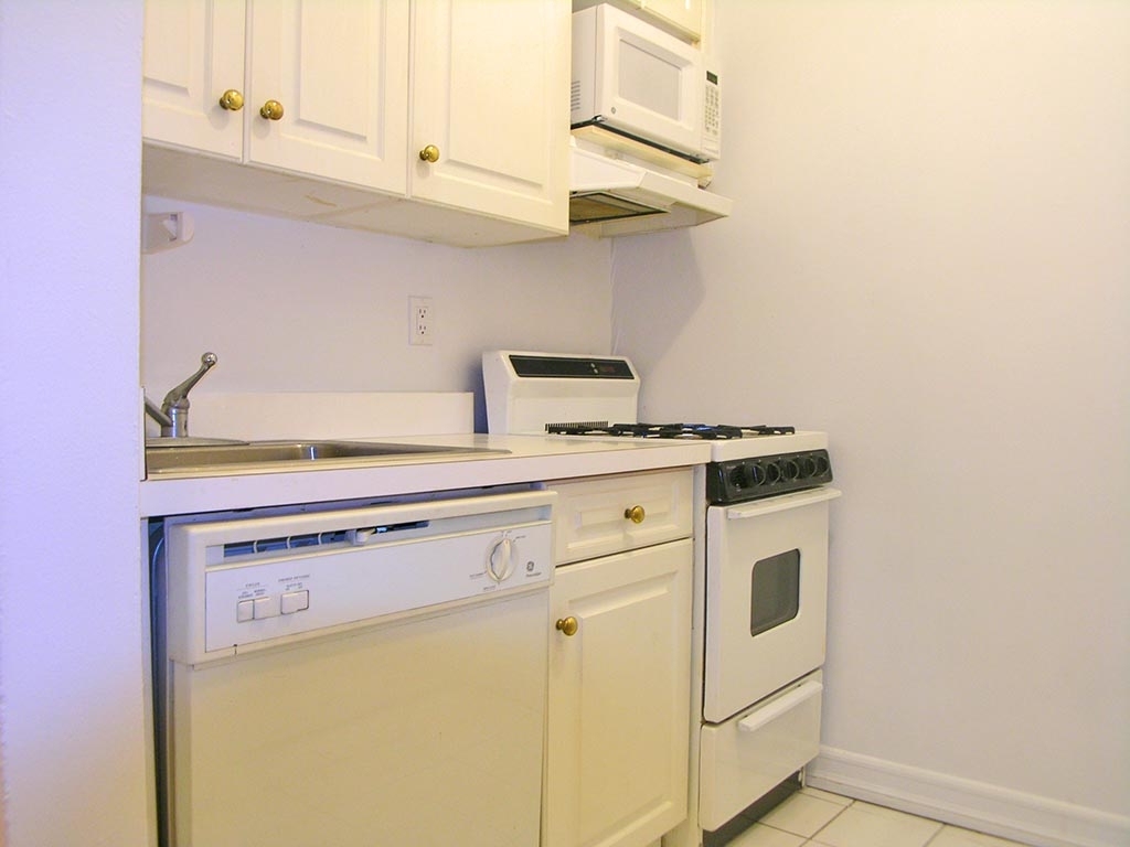 East 83rd Street - Photo 2