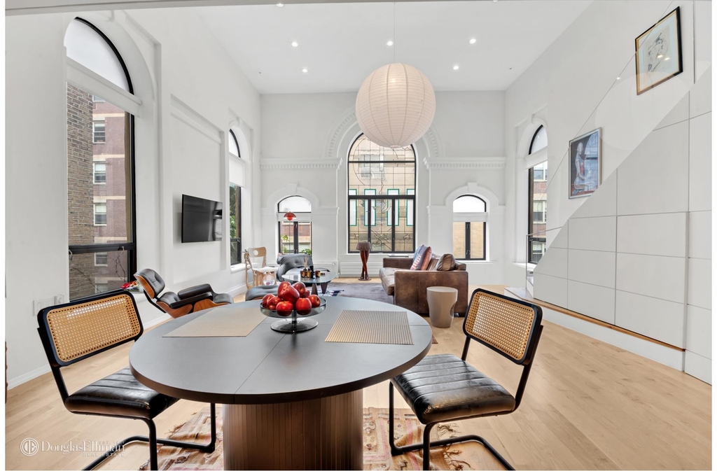 242 E 7th St - Photo 1