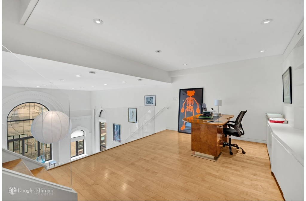 242 E 7th St - Photo 14