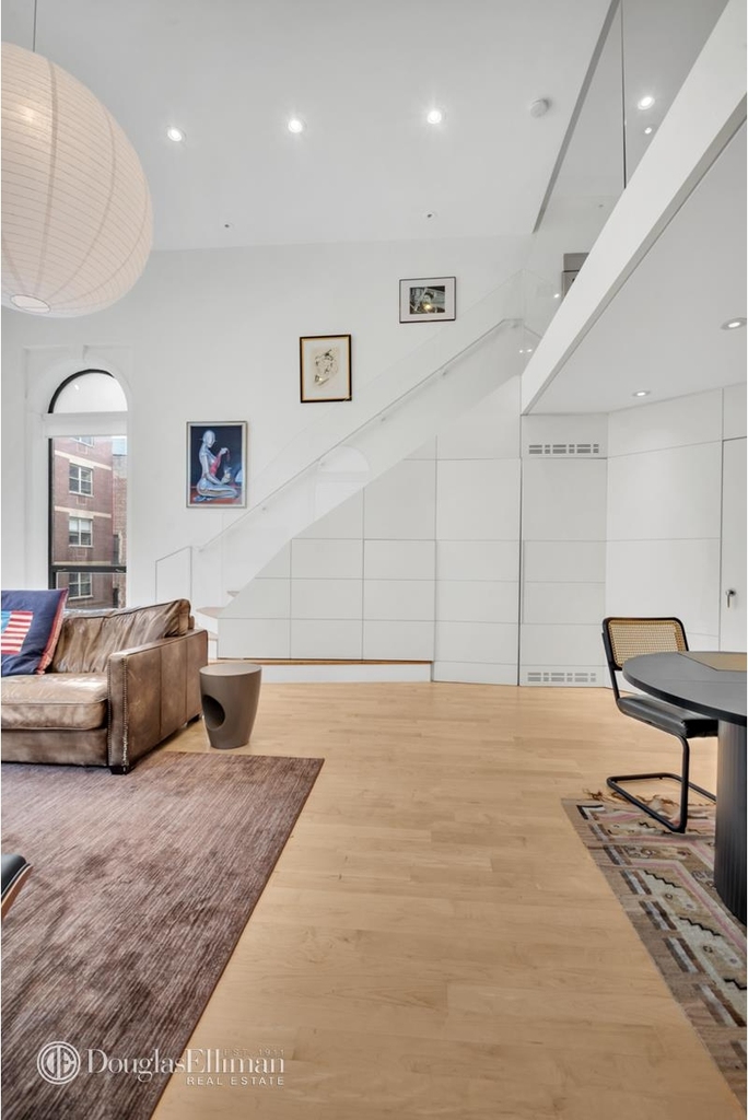 242 E 7th St - Photo 3