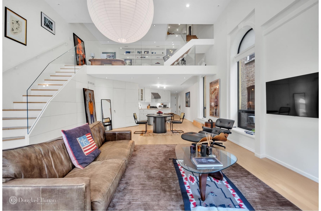 242 E 7th St - Photo 6