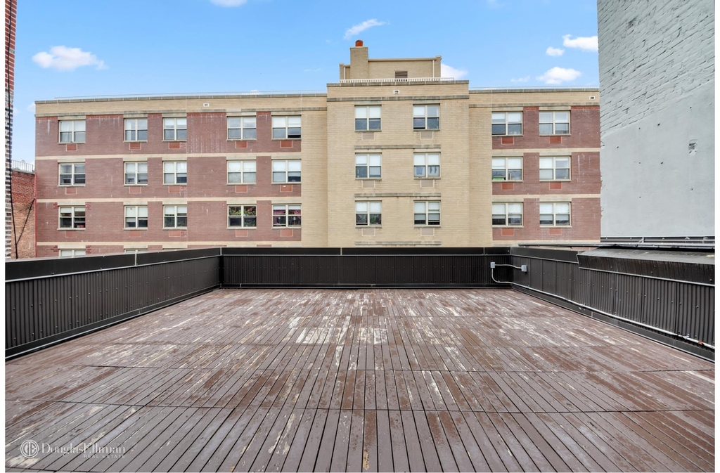 242 E 7th St - Photo 8