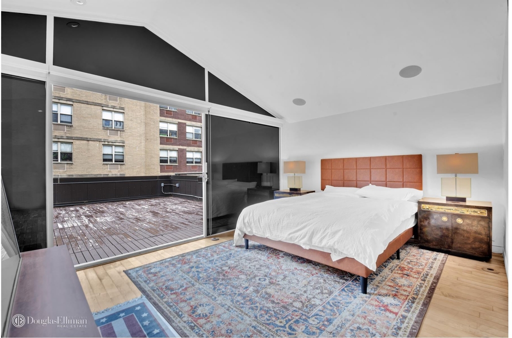 242 E 7th St - Photo 7
