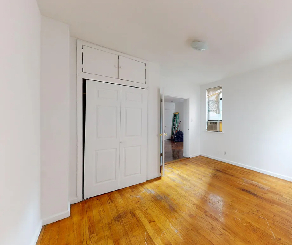 East 13th Street  - Photo 6