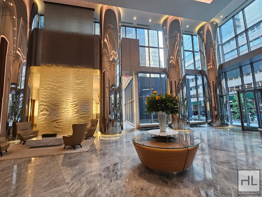 East 44th Street - Photo 18