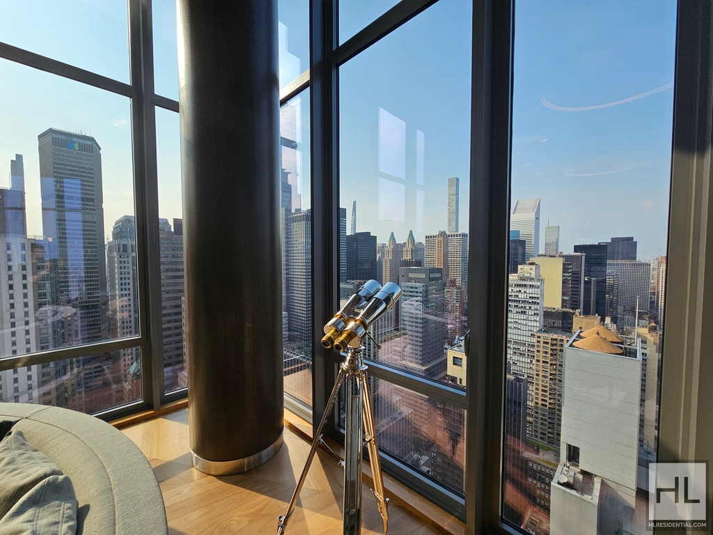 East 44th Street - Photo 15
