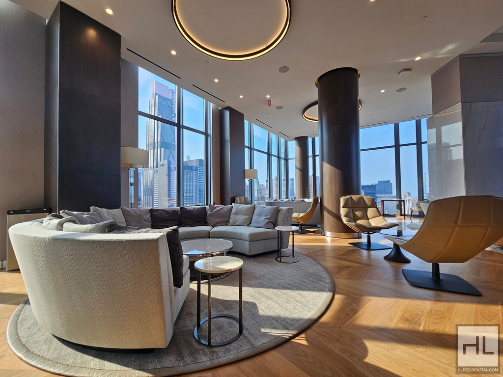 East 44th Street - Photo 17