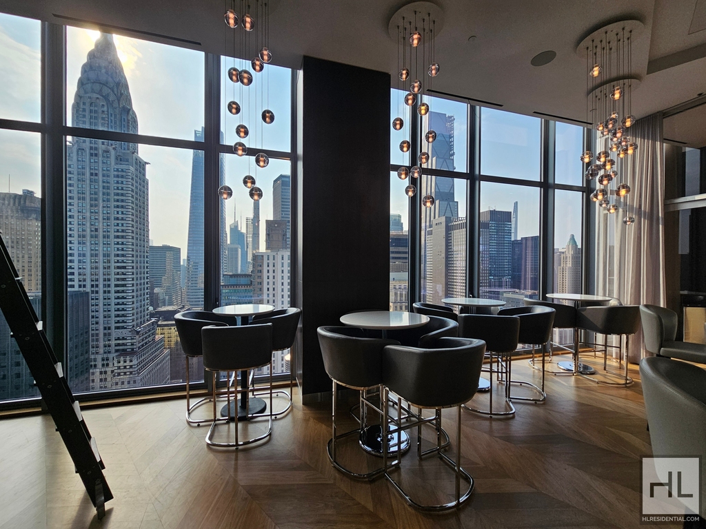 East 44th Street - Photo 16