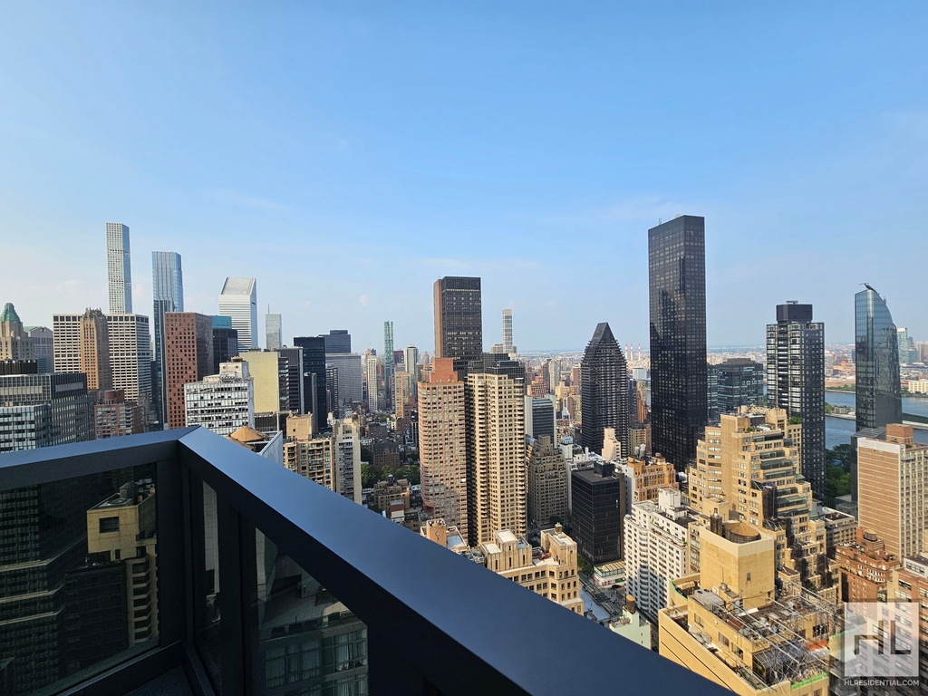 East 44th Street - Photo 13