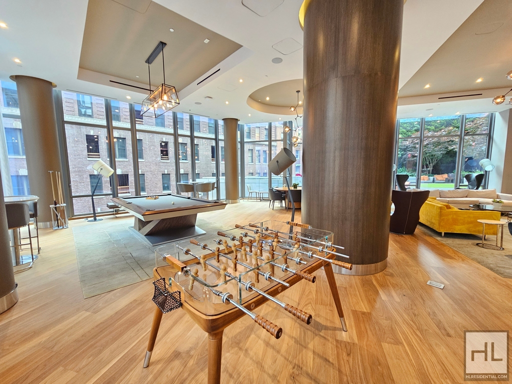 East 44th Street - Photo 10