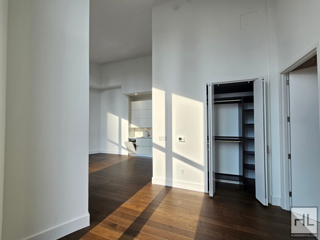 East 44th Street - Photo 5