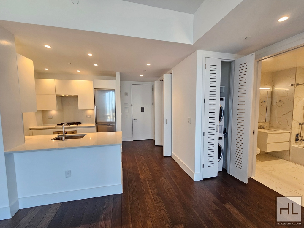 East 44th Street - Photo 1