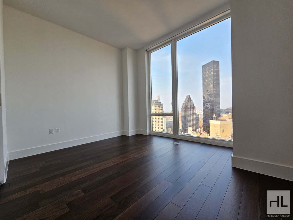 East 44th Street - Photo 3