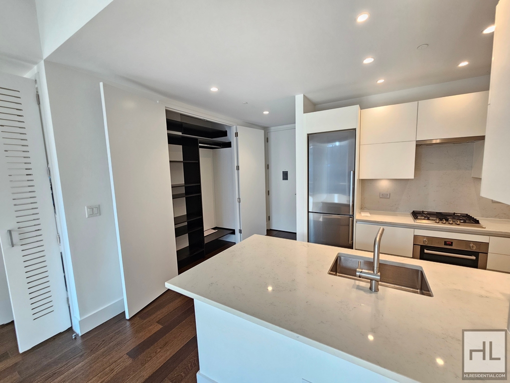 East 44th Street - Photo 1