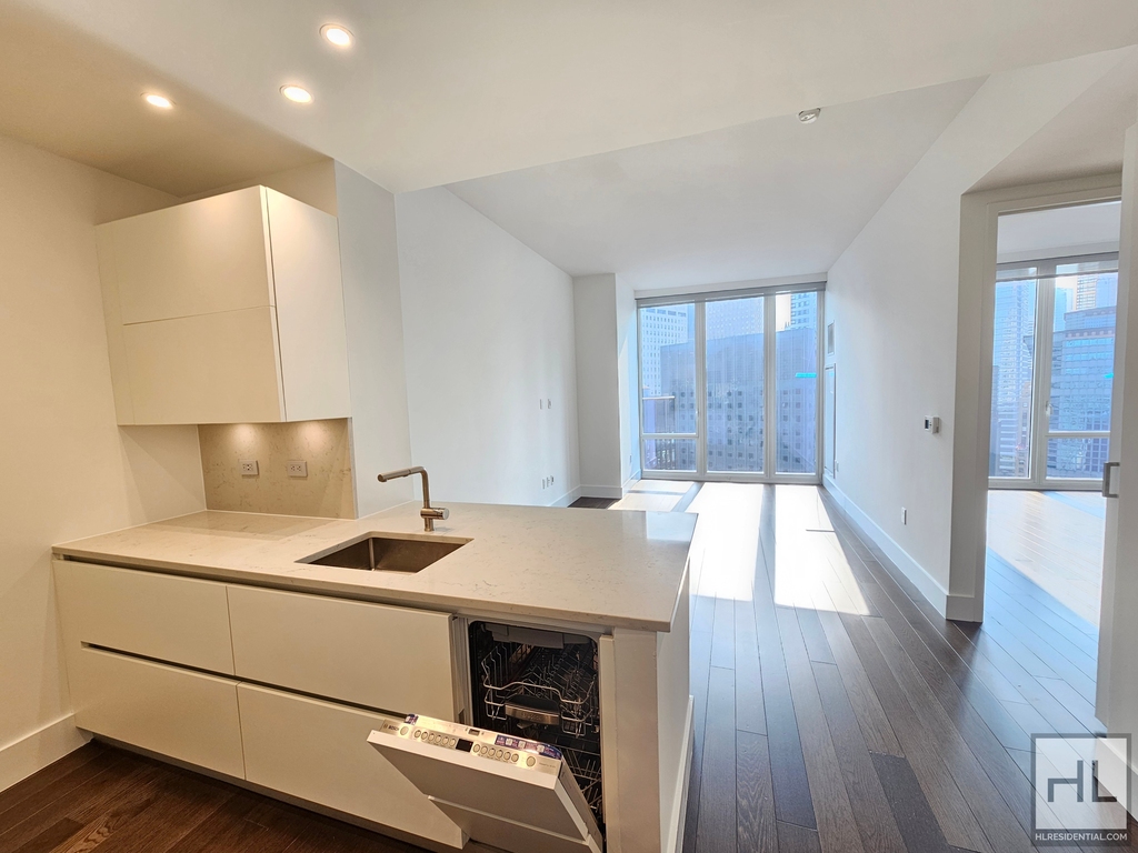 East 44th Street - Photo 0