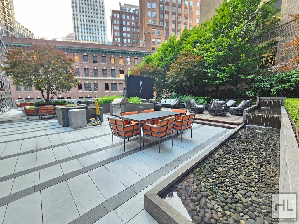 East 44th Street - Photo 14