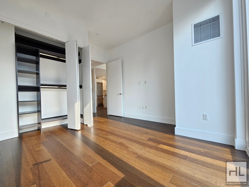 East 44th Street - Photo 4