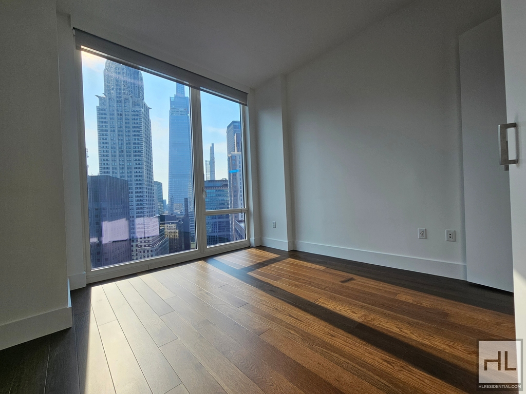 East 44th Street - Photo 3