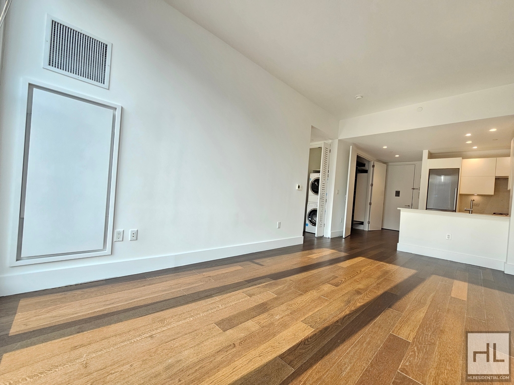 East 44th Street - Photo 2