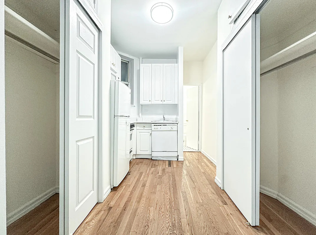 East 81st  Street and 1st Avenue - Photo 3