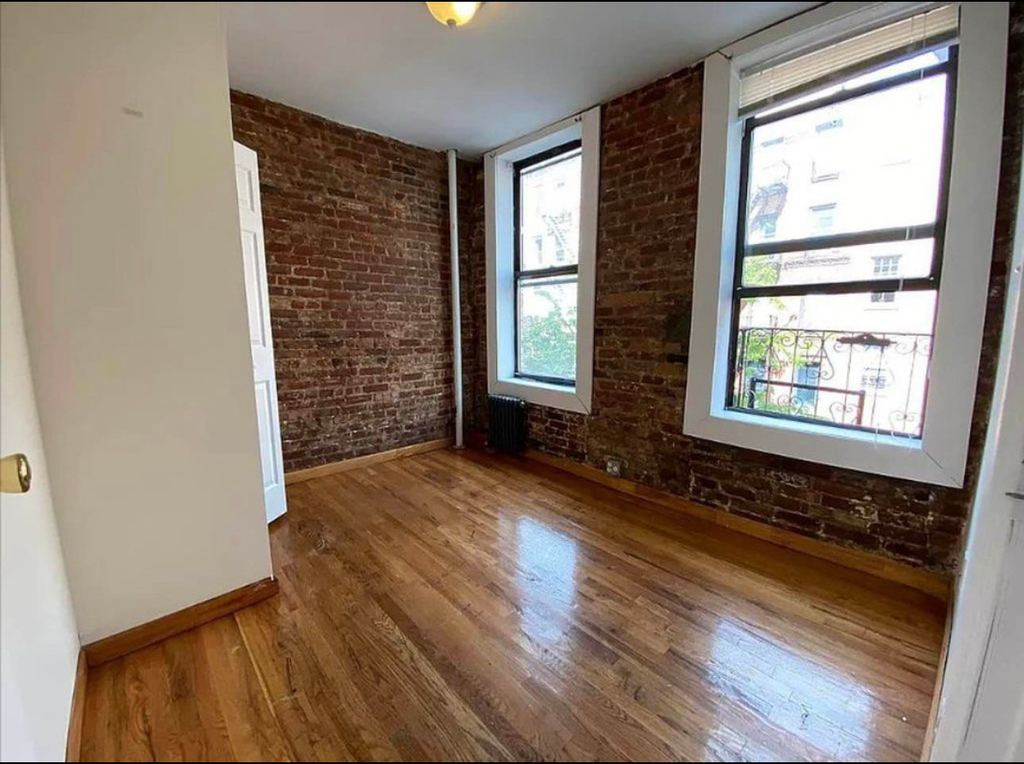 202 East 7th Street - Photo 4