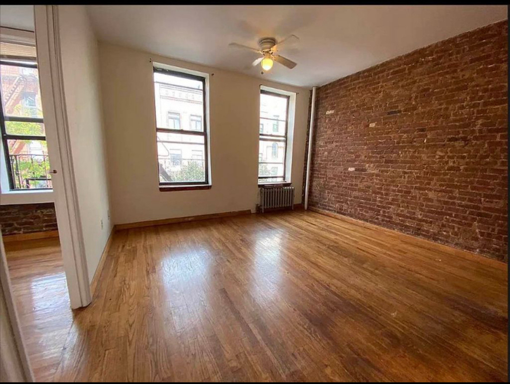 202 East 7th Street - Photo 2