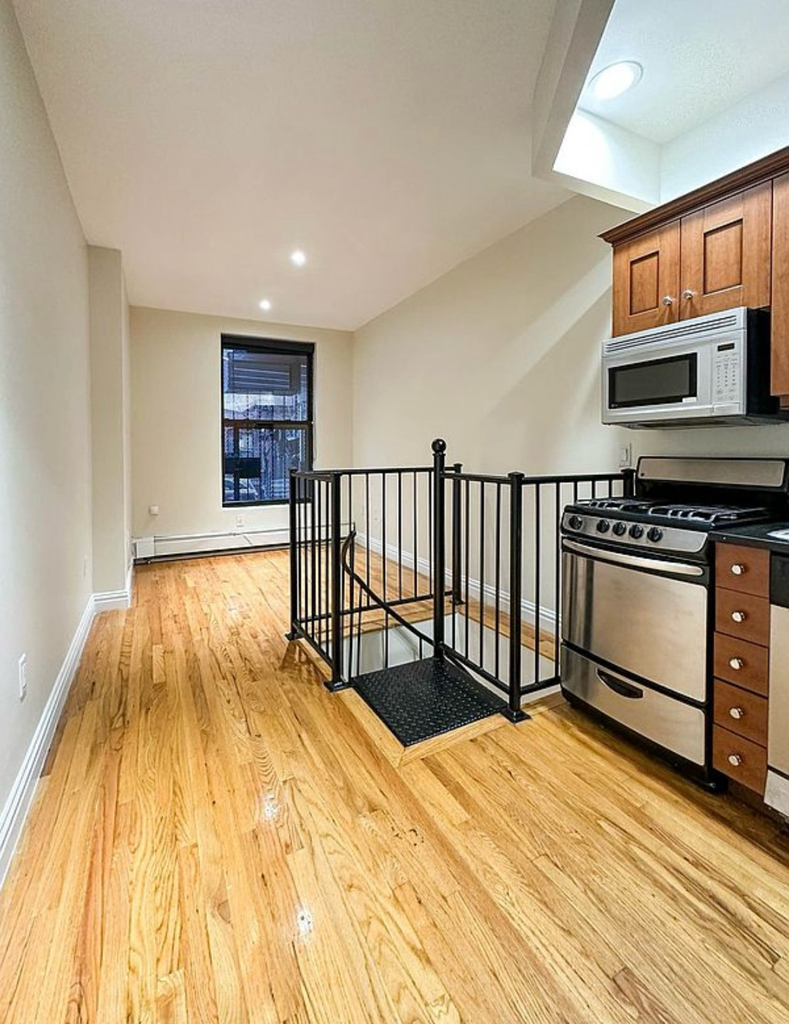 437 West 54th Street - Photo 12