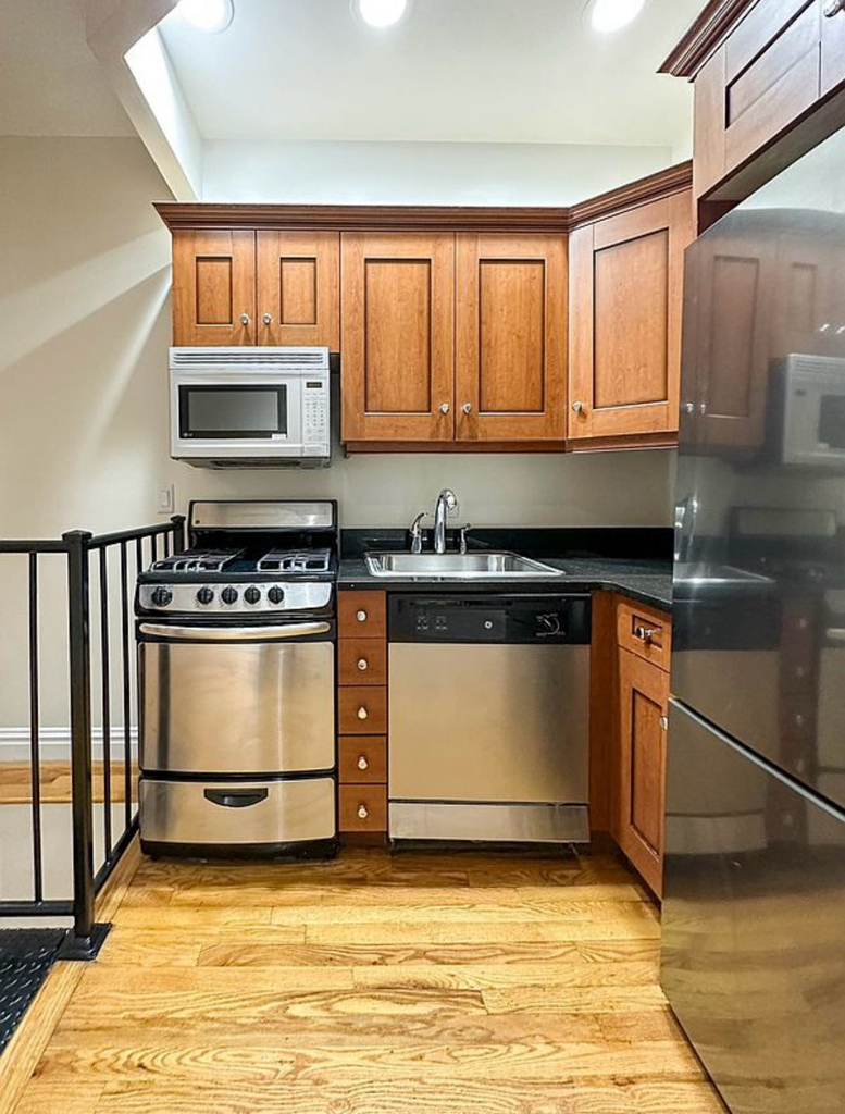 437 West 54th Street - Photo 13