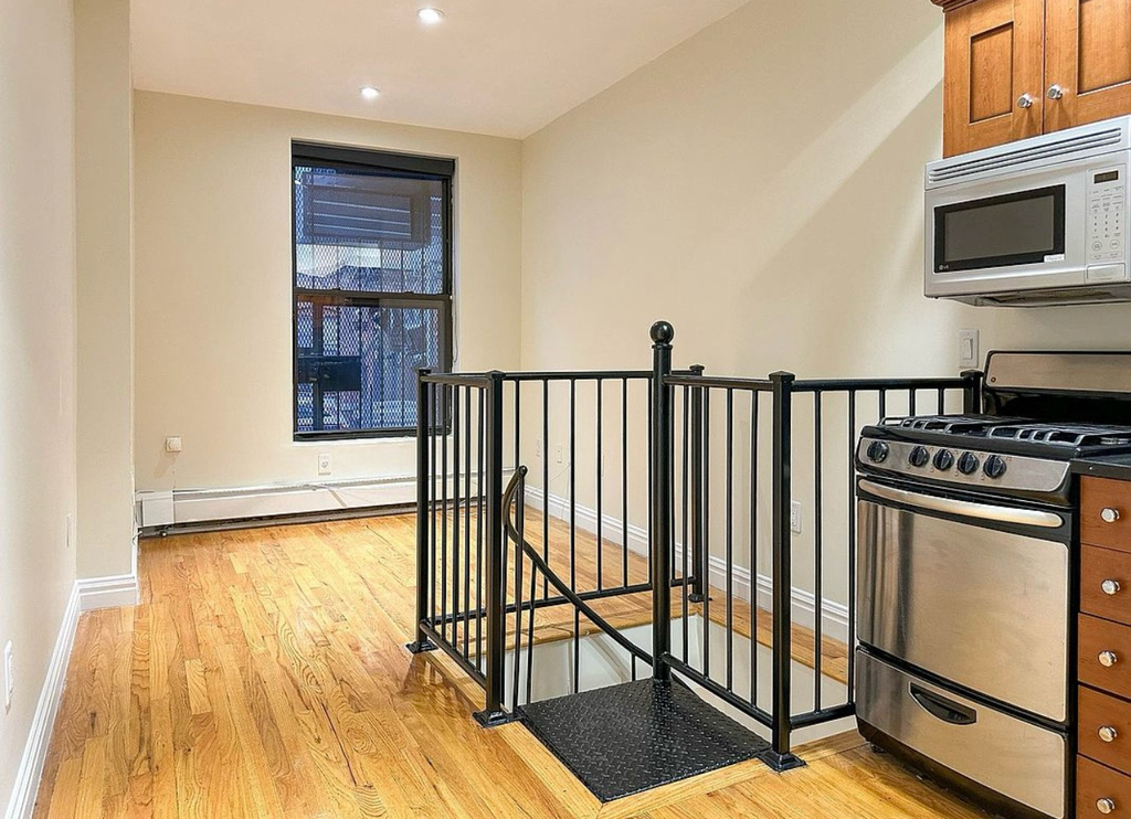 437 West 54th Street - Photo 9