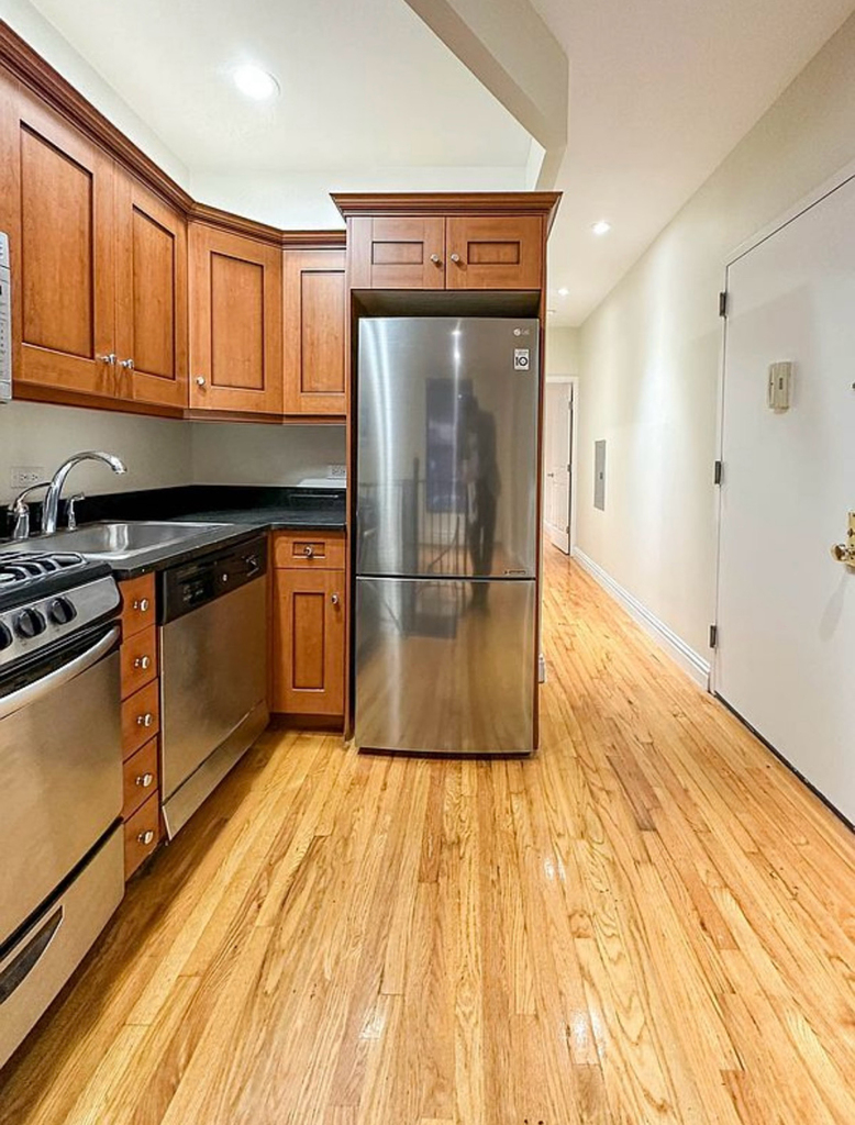 437 West 54th Street - Photo 10