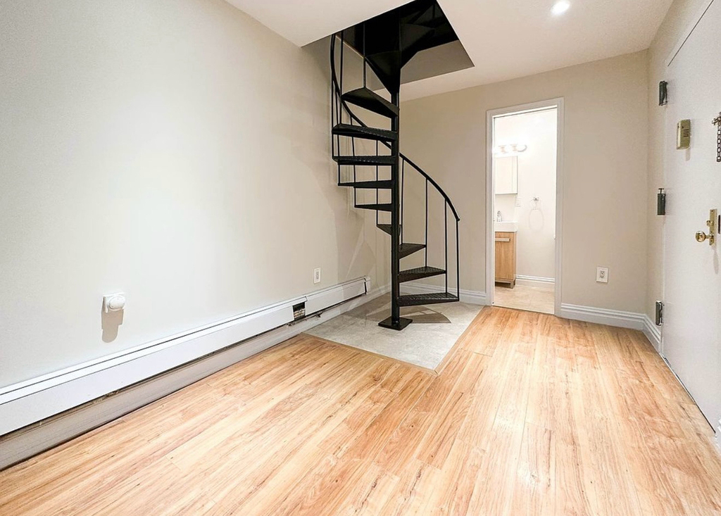 437 West 54th Street - Photo 3