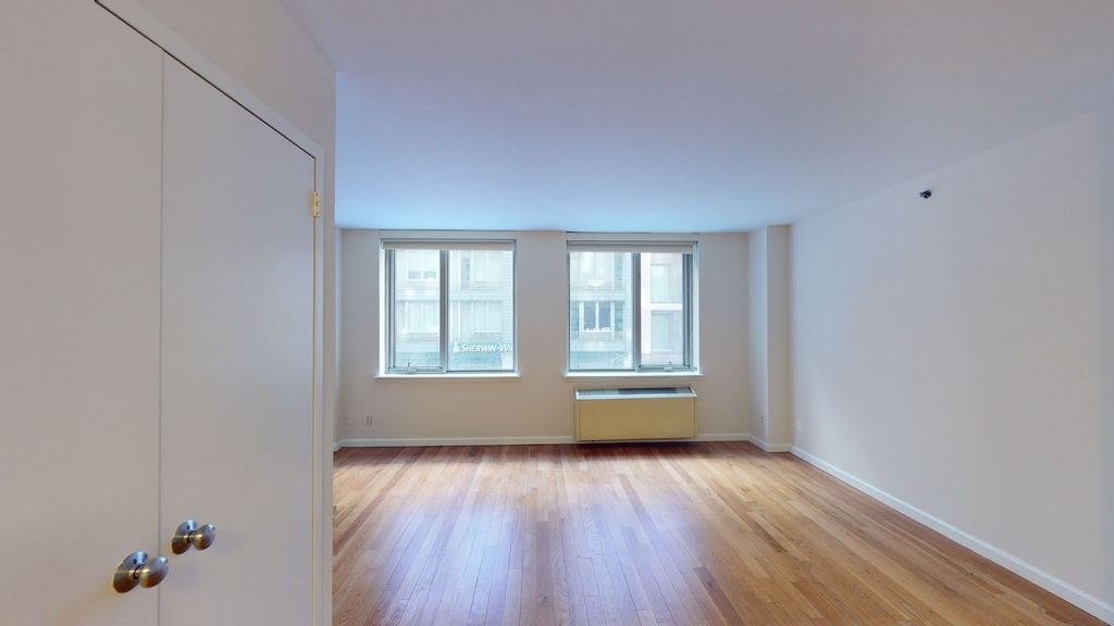 120 W. 21st - Photo 1