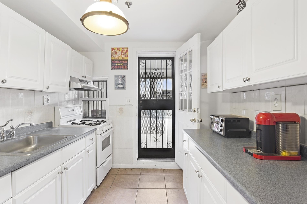 26-10 Ditmars Boulevard - Photo 4