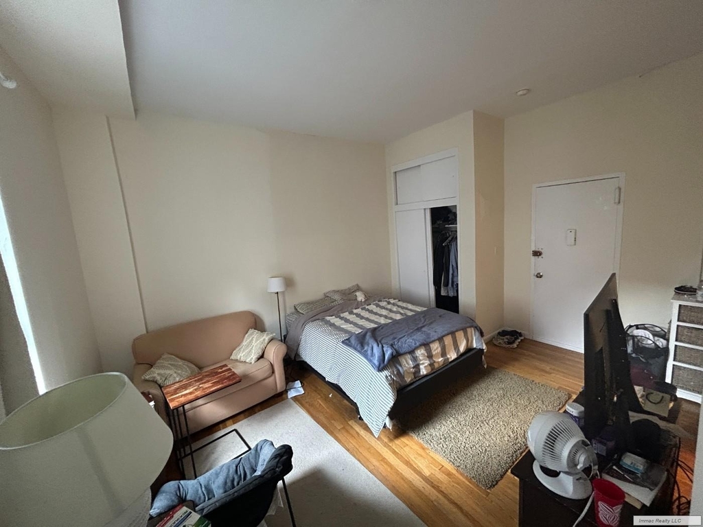 2020 Broadway - Photo 1