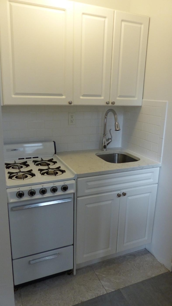 2020 Broadway - Photo 8