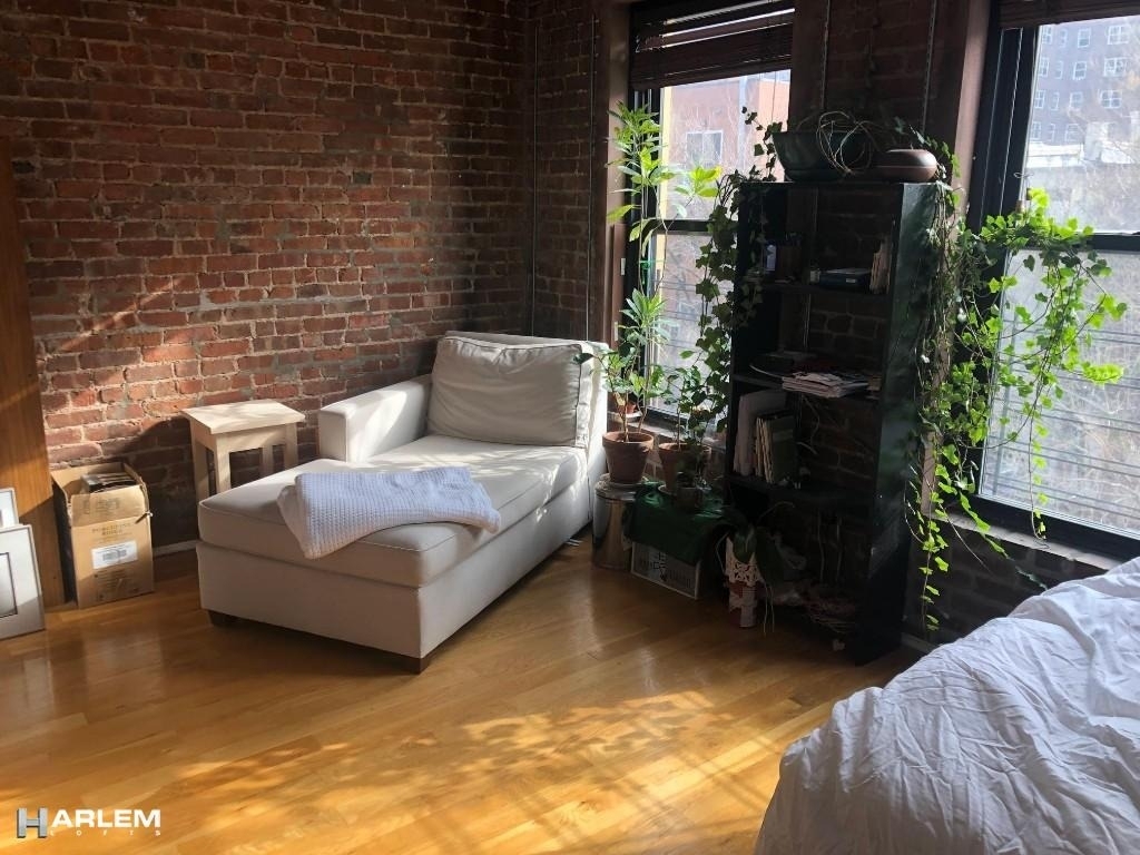 246 W 132nd Street - Photo 6