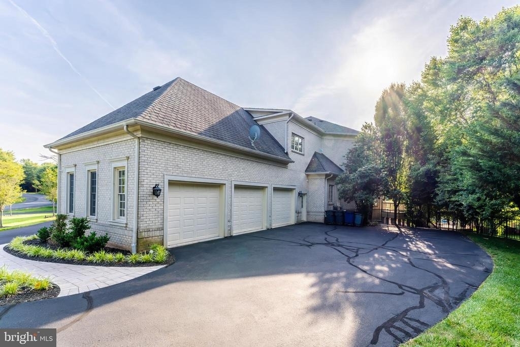 860 Nicholas Run Drive - Photo 10