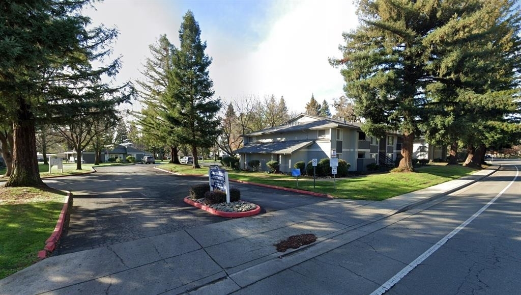 1650 Forest Ave - Photo 1