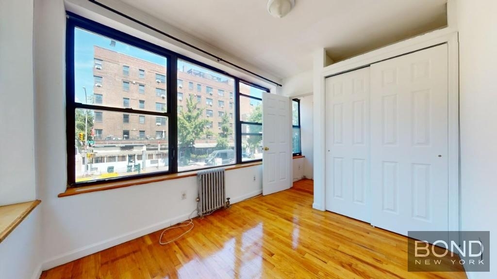 East 11th Street - Photo 8