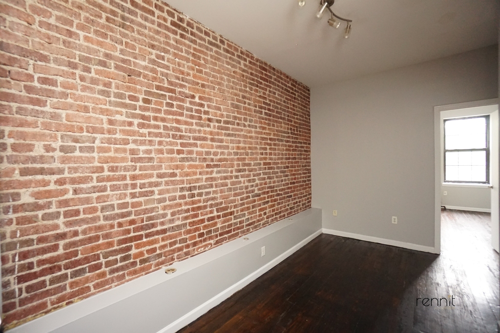 20 Covert Street - Photo 2