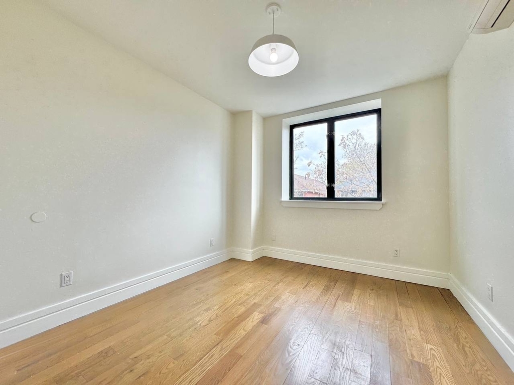 126 East 54th Street - Photo 6