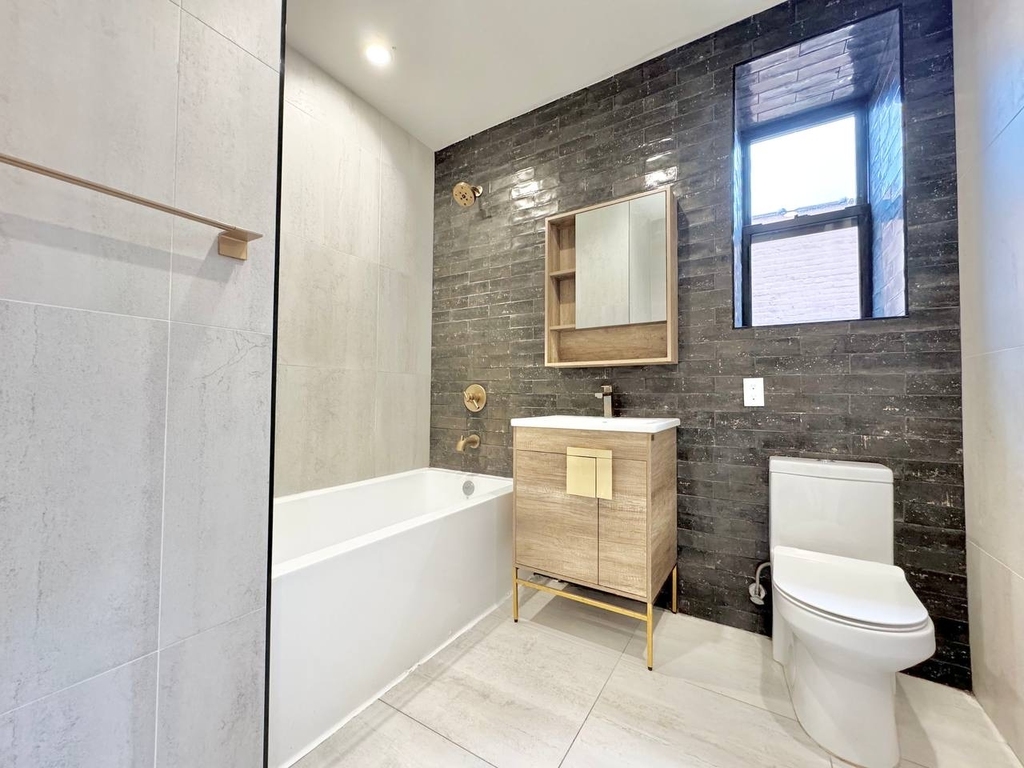 126 East 54th Street - Photo 5