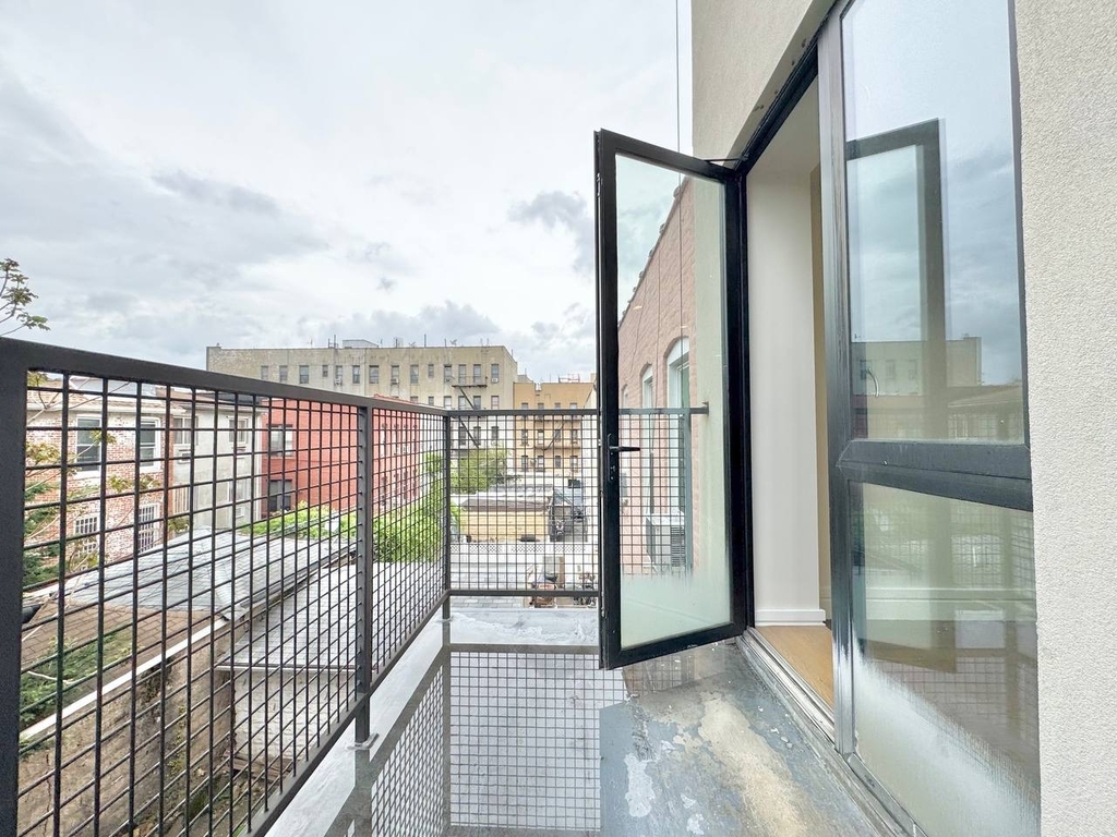 126 East 54th Street - Photo 2