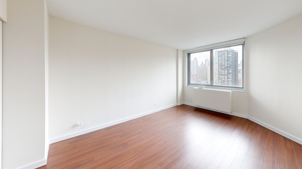 401 E 34th St - Photo 3