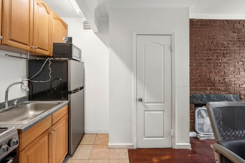 237 E 2nd Street - Photo 3